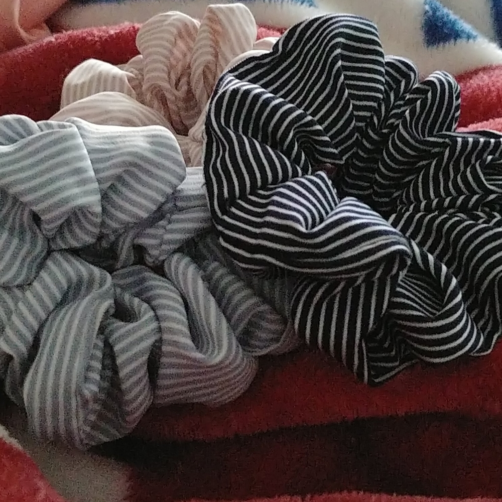 🌵5 Pack Assorted Scrunchies